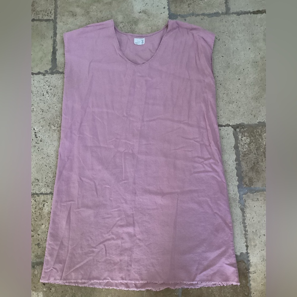 Urban Renewal tank dress-SZ SMALL
PIT TO PIT 18”
Length 32”